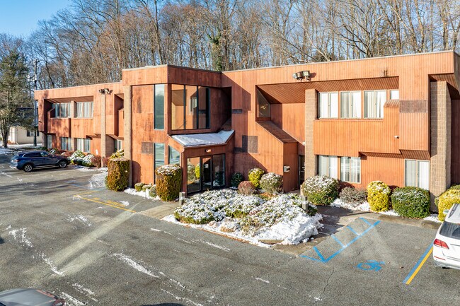 More details for 100% Occupied Office Park | NOI $158,00+ – Office for Auction, Walden, NY